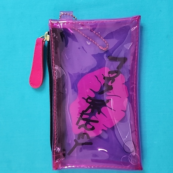 Betsy Johnson Luv Betsey Lips Pink Makeup Bag NWOT - Picture 2 of 4